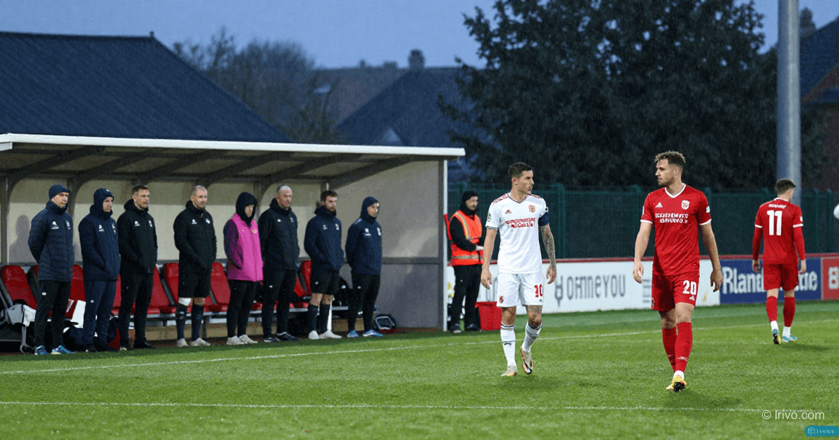Guernsey FC s'incline 3-0 face à Midhurst et rate la deuxième place