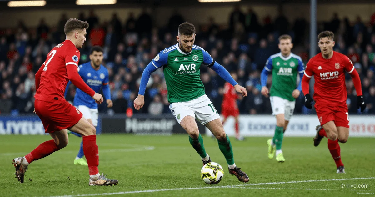 Glentoran Vuelve a la Caza del Título Tras Victoria ante Cliftonville y Derrota de Larne