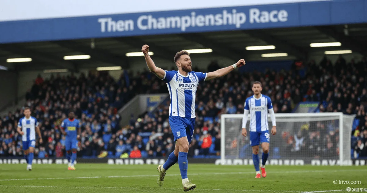 Drama Championshipu: Závod o postup se zhušťuje, Leicester v potížích
